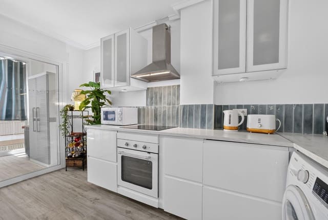 3 quarto Apartamento para venda em Las Piscinas Naturales, Torrevieja - 279 000 € (Ref: 10035083)