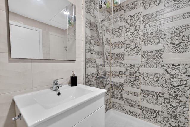 3 quarto Apartamento para venda em Las Piscinas Naturales, Torrevieja - 279 000 € (Ref: 10035083)
