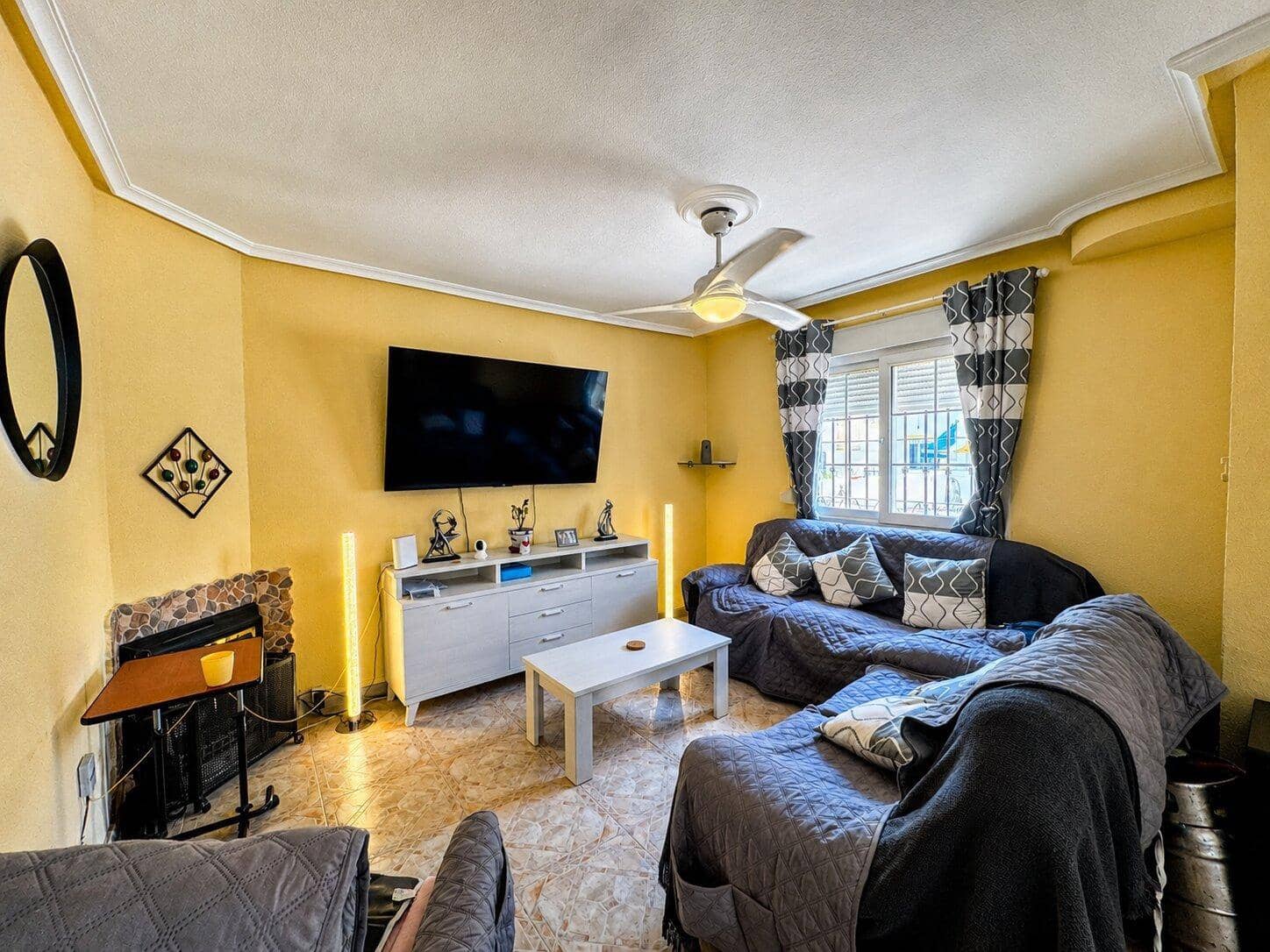 3 chambre Villa/Maison Semi-Mitoyenne à vendre à Orihuela Costa avec piscine - 294 950 € (Ref: 10035084)