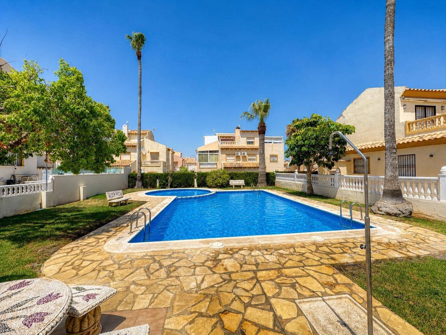 3 chambre Villa/Maison Semi-Mitoyenne à vendre à Orihuela Costa avec piscine - 294 950 € (Ref: 10035084)