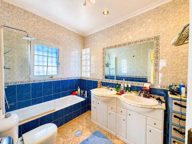 3 bedroom Semi-detached Villa for sale in Playa Flamenca, Orihuela with pool - € 294,950 (Ref: 10035084)