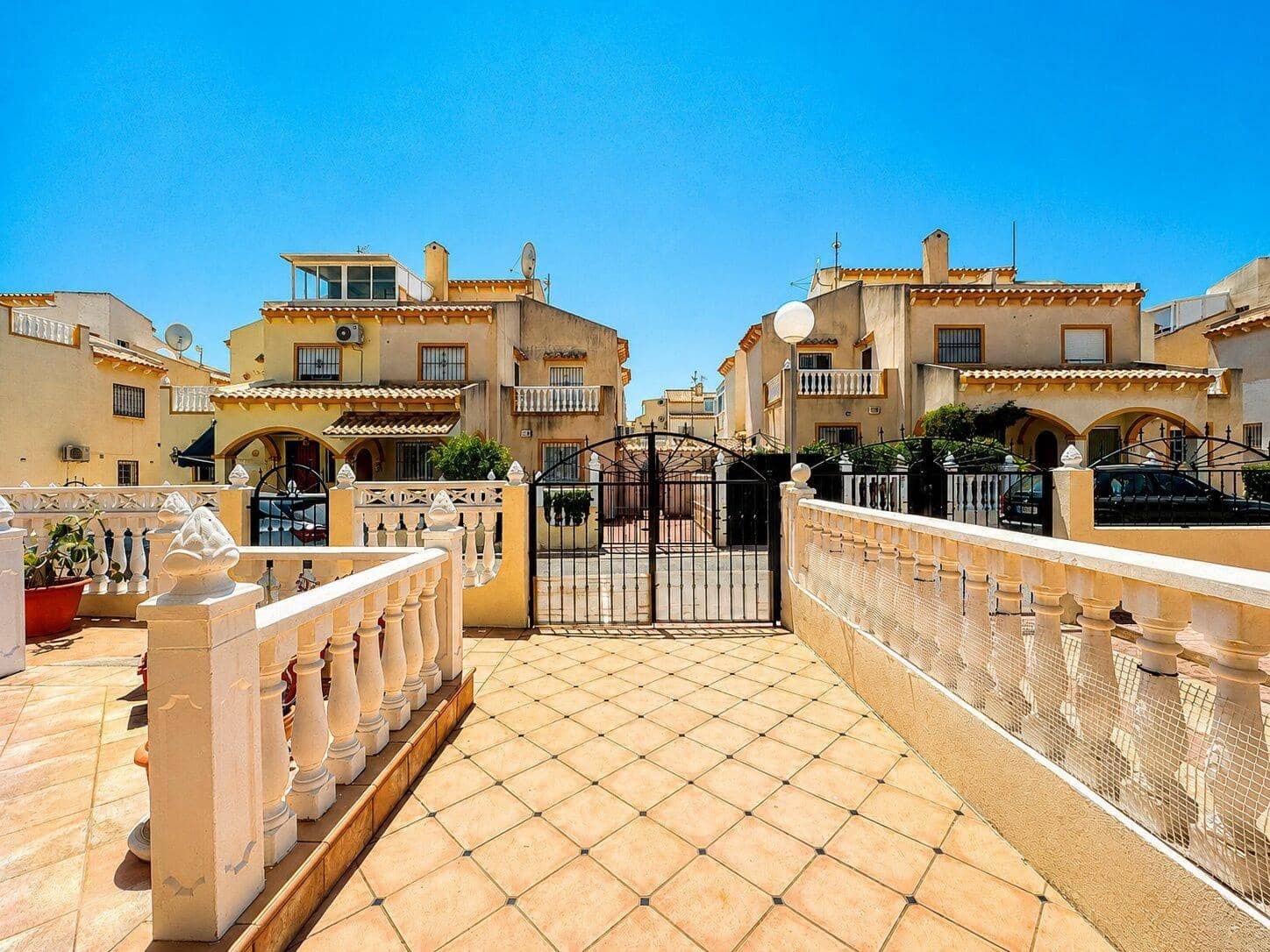 3 chambre Villa/Maison Semi-Mitoyenne à vendre à Orihuela Costa avec piscine - 294 950 € (Ref: 10035084)