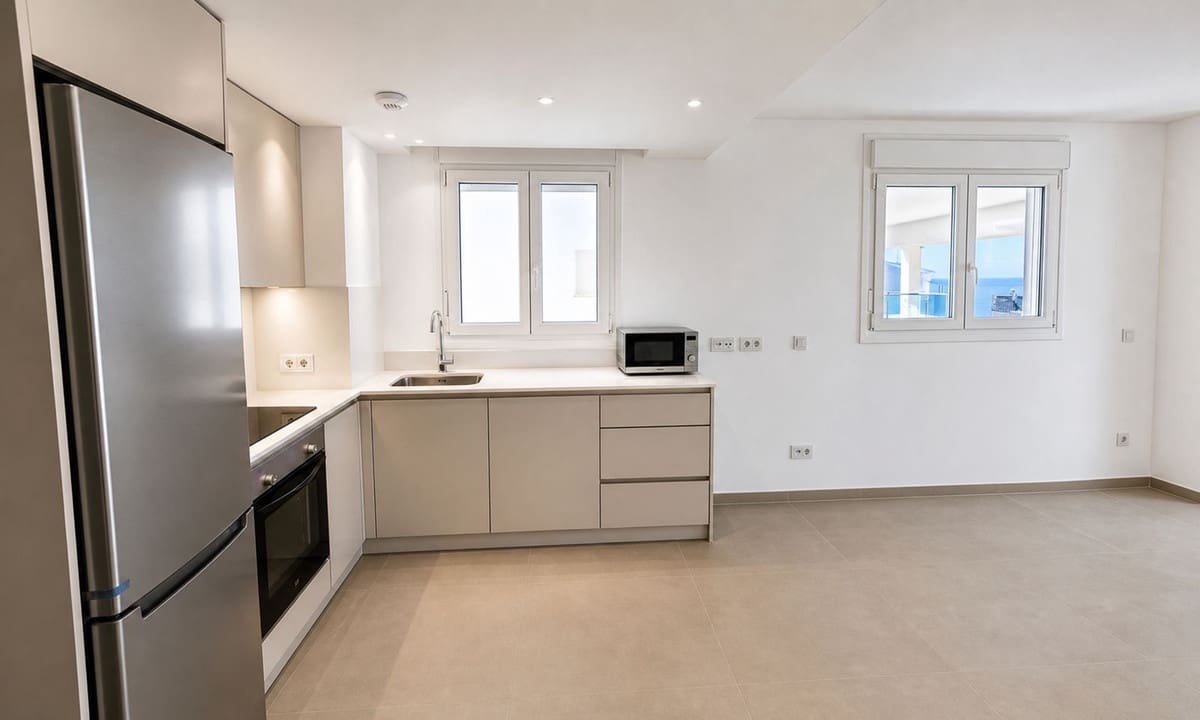2 quarto Apartamento para venda em La Duquesa / Puerto de la Duquesa com piscina - 399 000 € (Ref: 10037150)