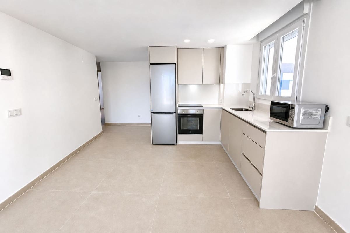 2 quarto Apartamento para venda em La Duquesa / Puerto de la Duquesa com piscina - 399 000 € (Ref: 10037150)