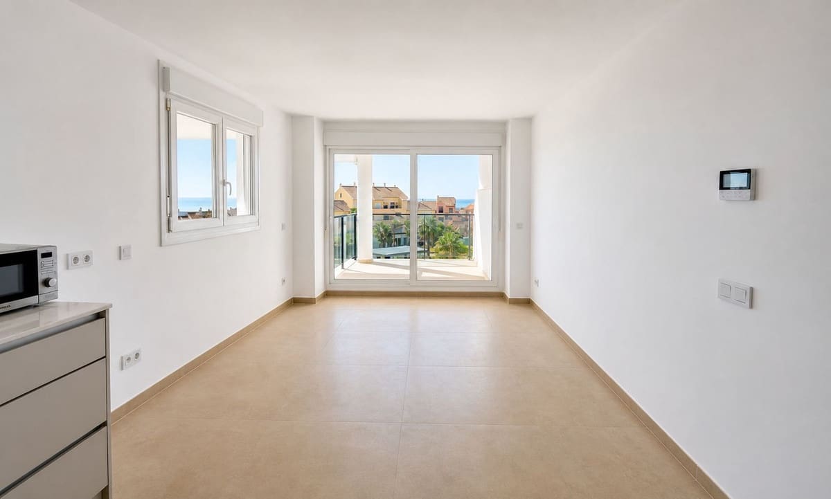 2 quarto Apartamento para venda em La Duquesa / Puerto de la Duquesa com piscina - 399 000 € (Ref: 10037150)