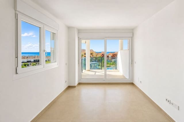 2 quarto Apartamento para venda em La Duquesa / Puerto de la Duquesa, Manilva com piscina - 399 000 € (Ref: 10037150)