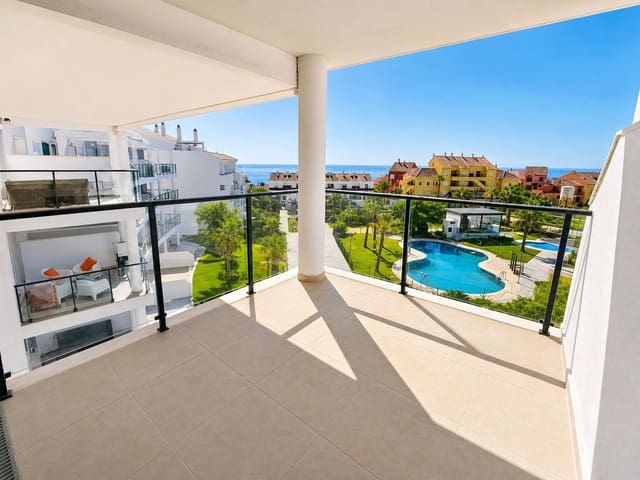 2 quarto Apartamento para venda em La Duquesa / Puerto de la Duquesa, Manilva com piscina - 399 000 € (Ref: 10037150)