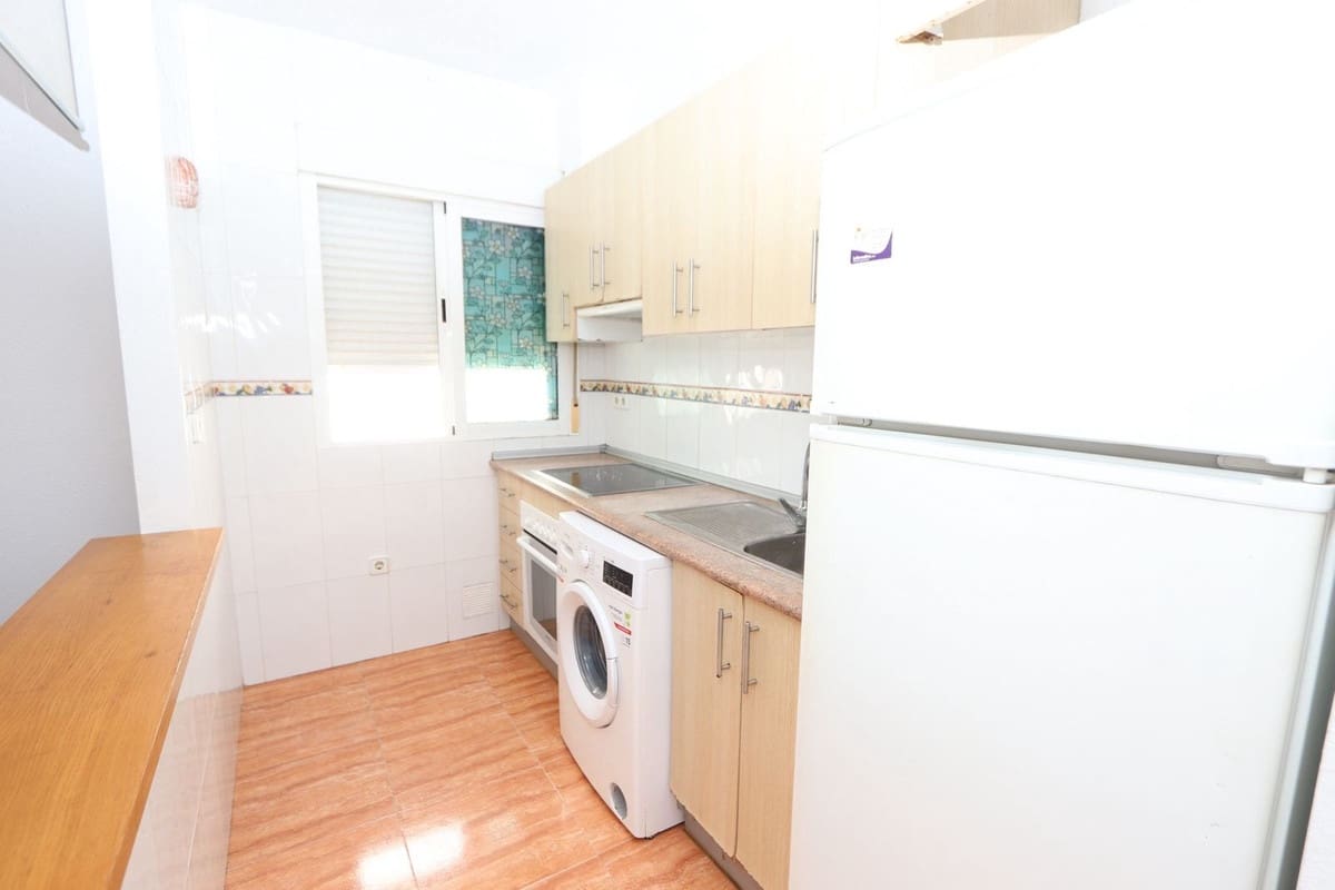 2 soveværelse Lejlighed til salg i Los Alcazares med swimmingpool garage - € 139.000 (Ref: 10037151)