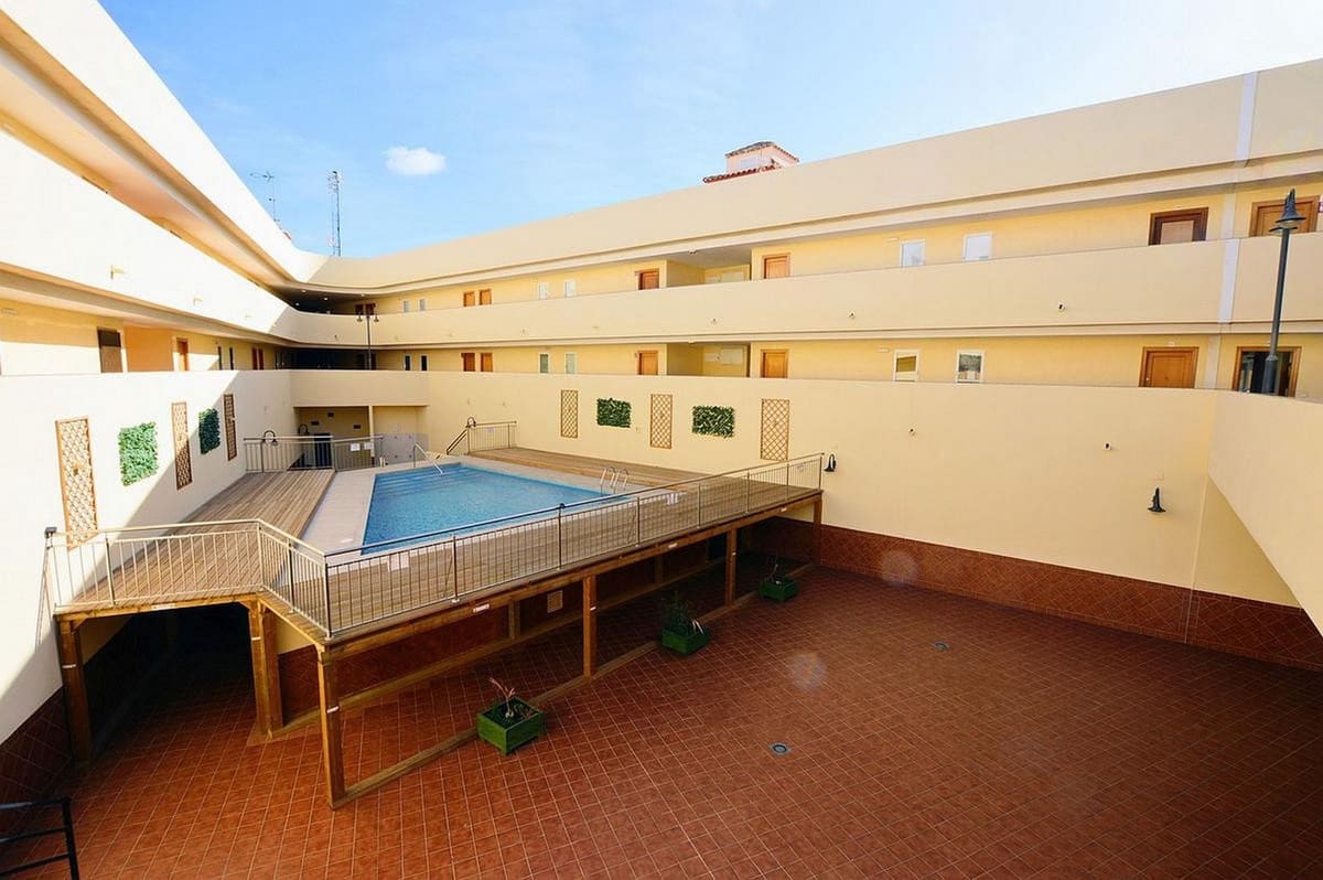 2 soveværelse Lejlighed til salg i Los Alcazares med swimmingpool garage - € 139.000 (Ref: 10037151)