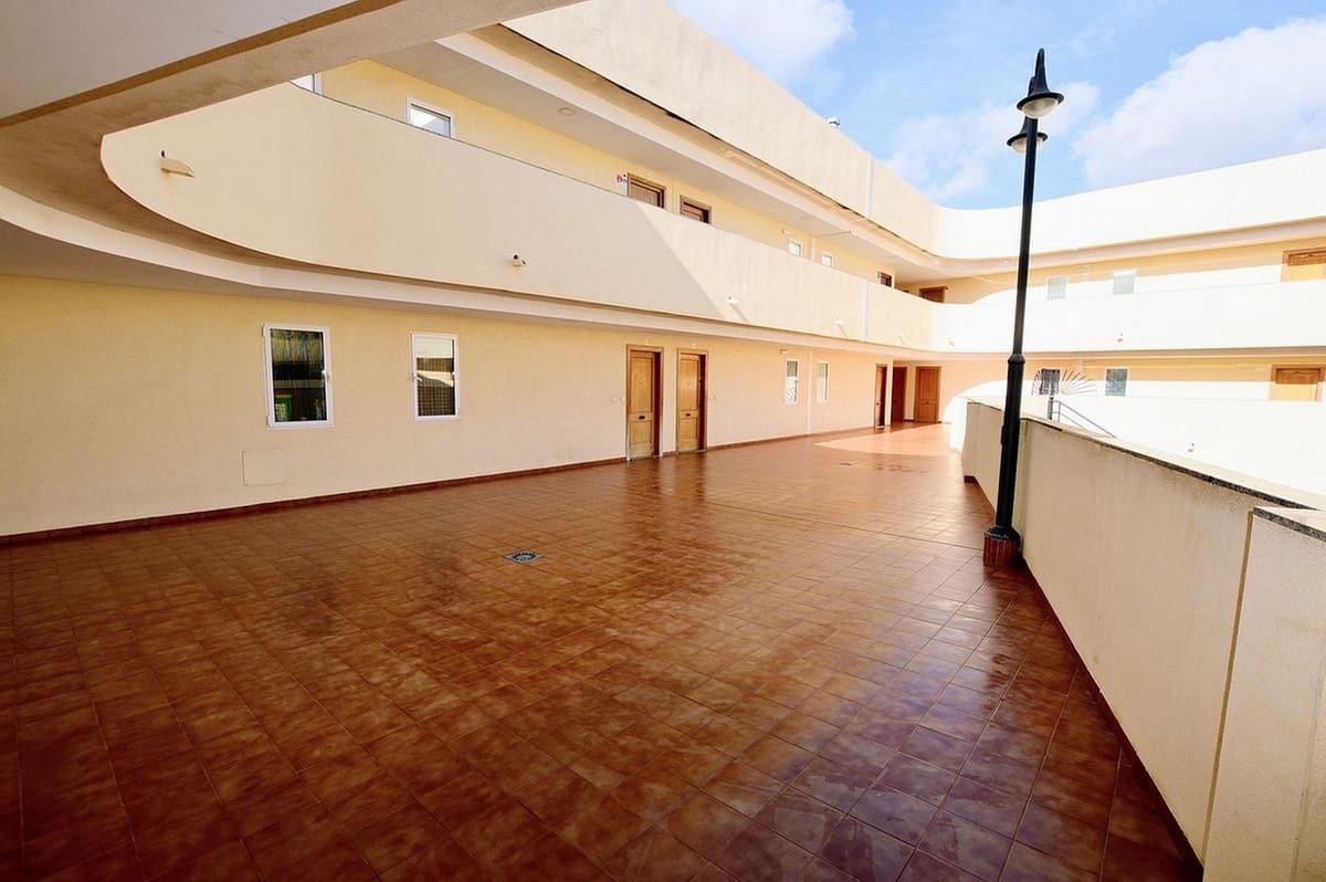 2 soveværelse Lejlighed til salg i Los Alcazares med swimmingpool garage - € 139.000 (Ref: 10037151)