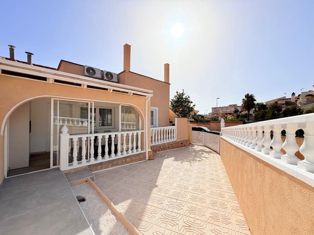 Casa de 2 habitaciones en Miramar - Torre del Moro, Torrevieja en venta con piscina - 249.900 € (Ref: 10037158)