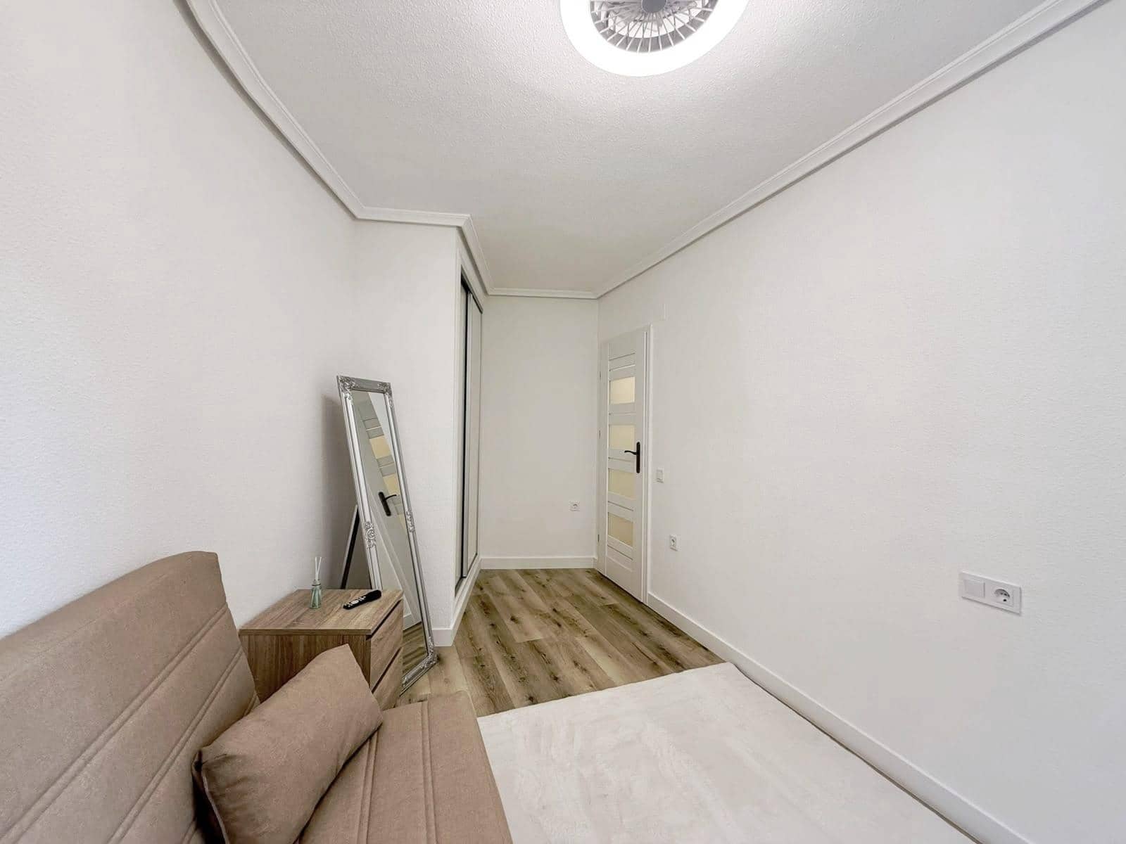 2 soveværelse Lejlighed til salg i Torrevieja med garage - € 229.000 (Ref: 10037159)