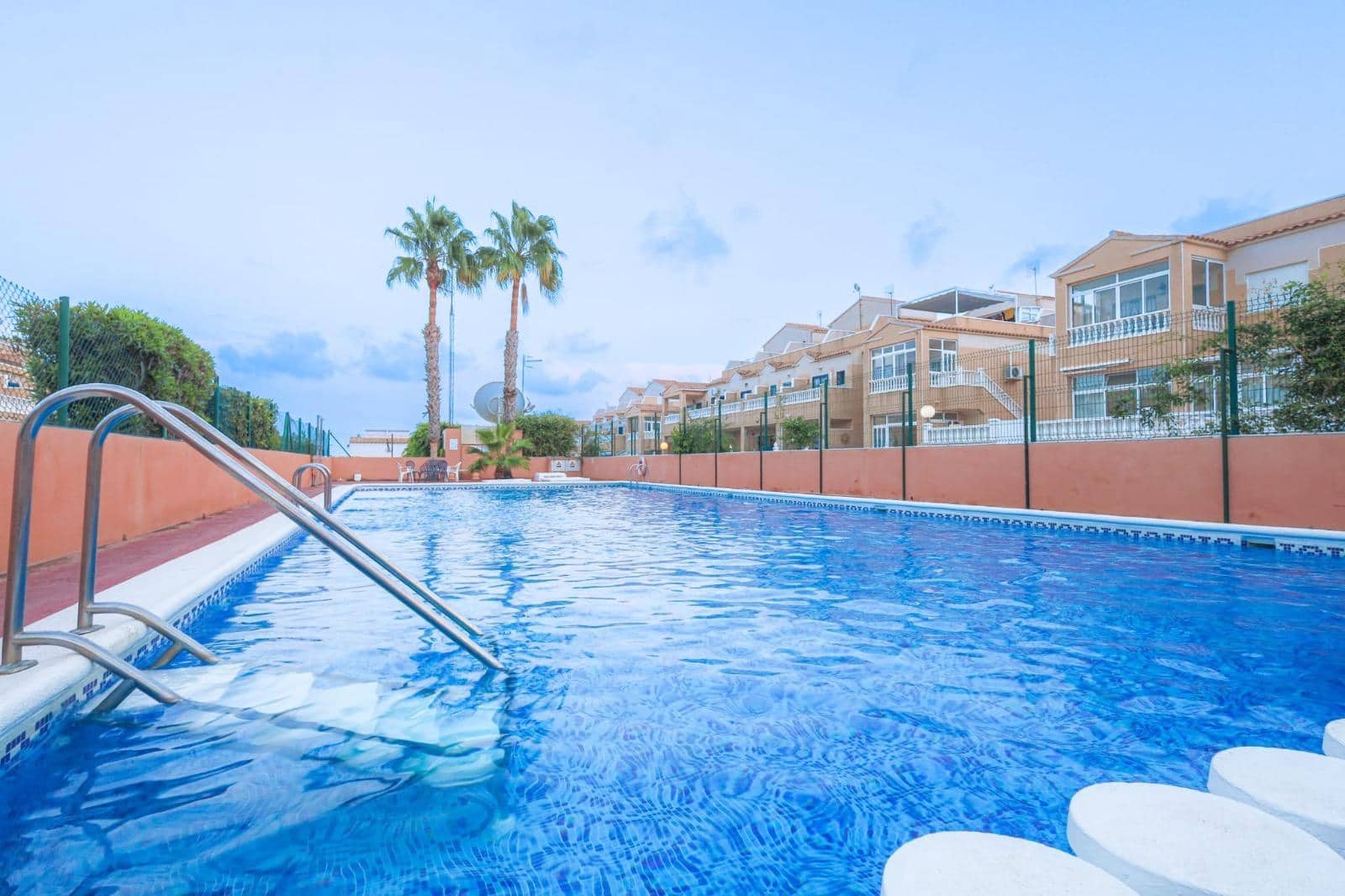 2 makuuhuone Huoneisto myytävänä paikassa Orihuela Costa mukana uima-altaan - 222 000 € (Ref: 10038702)
