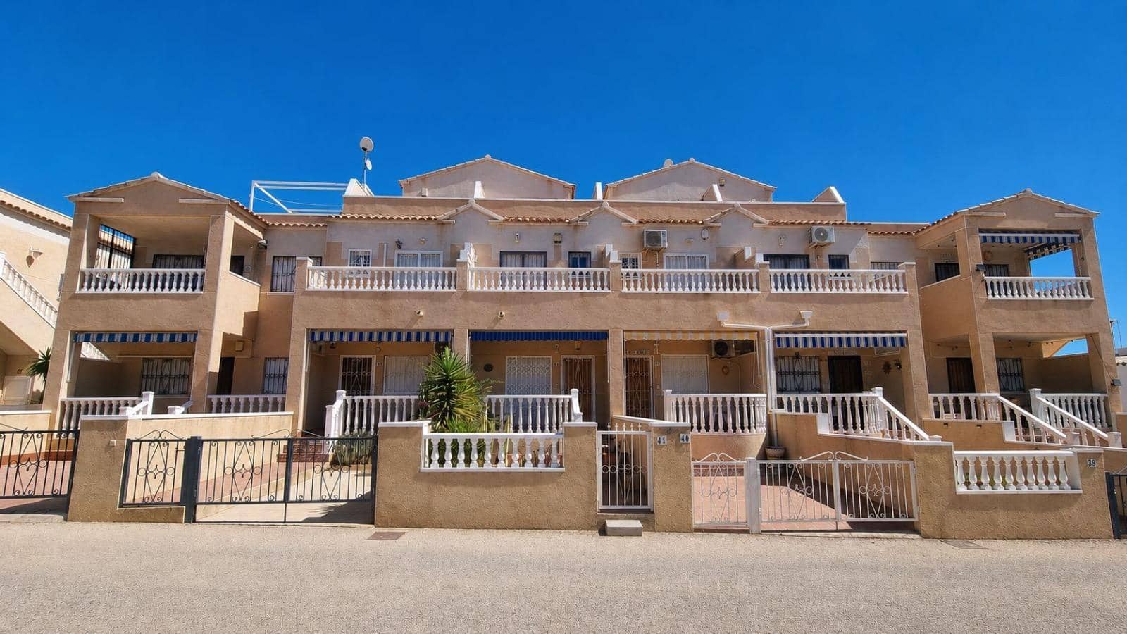 2 makuuhuone Huoneisto myytävänä paikassa Orihuela Costa mukana uima-altaan - 222 000 € (Ref: 10038702)