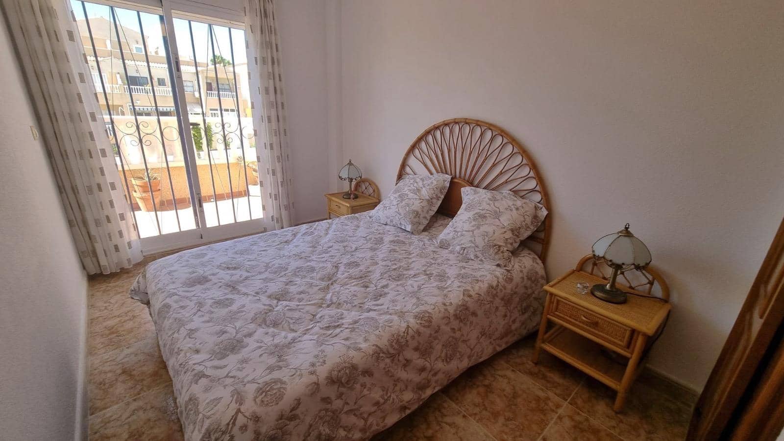 2 makuuhuone Huoneisto myytävänä paikassa Orihuela Costa mukana uima-altaan - 222 000 € (Ref: 10038702)