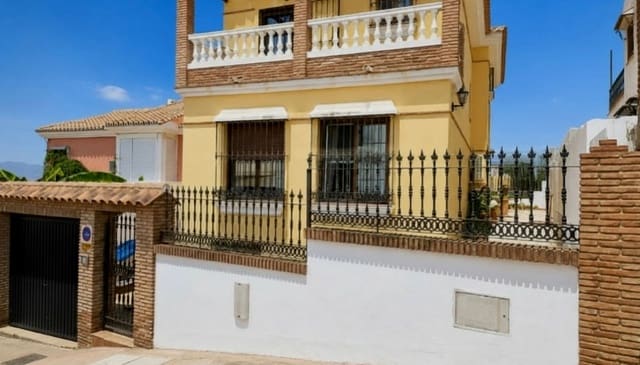 5 sypialnia Willa na sprzedaż w Fuente Alegre, Miasto Málaga z garażem - 595 000 € (Ref: 10038705)