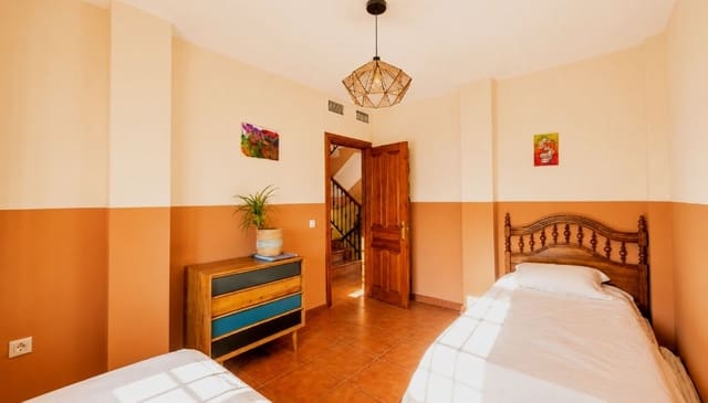 5 sypialnia Willa na sprzedaż w Fuente Alegre, Miasto Málaga - 595 000 € (Ref: 10038706)