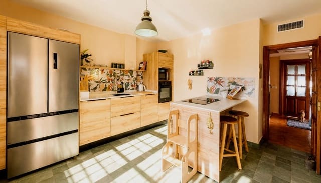 5 sypialnia Willa na sprzedaż w Fuente Alegre, Miasto Málaga - 595 000 € (Ref: 10038706)