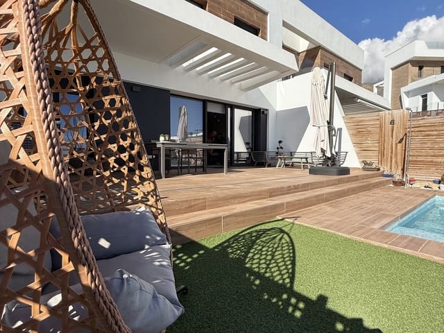3 slaapkamer Halfvrijstaande villa te koop in Finestrat Pueblo, Finestrat met zwembad - € 585.000 (Ref: 10042065)