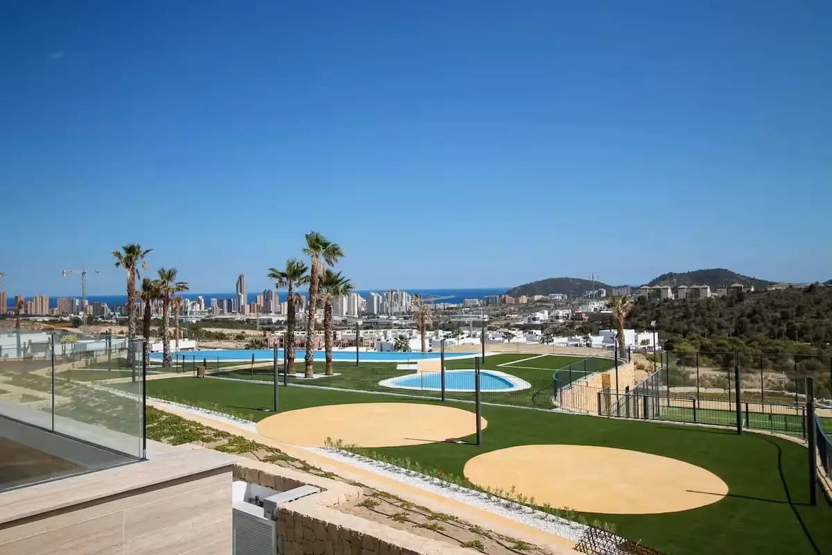 4 bedroom Apartment for sale in Finestrat with pool - € 595,000 (Ref: 10042079)