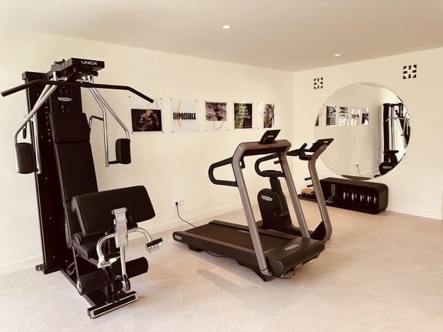 5 quarto Moradia para venda em Hacienda Las Chapas, Marbella com piscina - 5 875 000 € (Ref: 10042092)