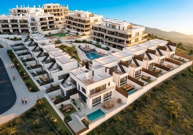 3 bedroom Apartment for sale in La Línea de la Concepción with pool - € 599,000 (Ref: 10042125)
