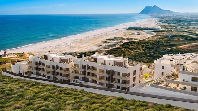 3 bedroom Apartment for sale in La Línea de la Concepción with pool - € 599,000 (Ref: 10042125)