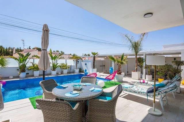 3 slaapkamer Villa te koop in El Chaparral, Torrevieja met zwembad garage - € 594.000 (Ref: 10046374)