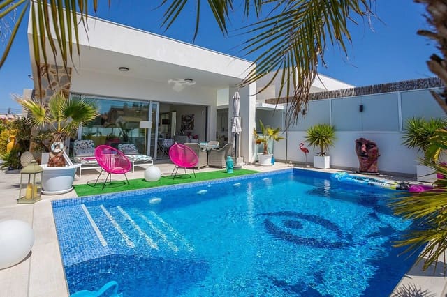 3 slaapkamer Villa te koop in El Chaparral, Torrevieja met zwembad garage - € 594.000 (Ref: 10046374)