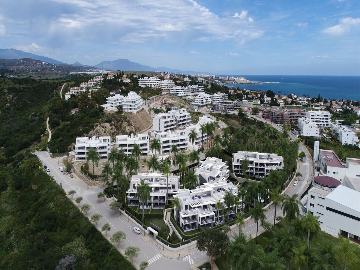 2 bedroom Apartment for sale in Estepona with pool garage - € 435,750 (Ref: 10046426)