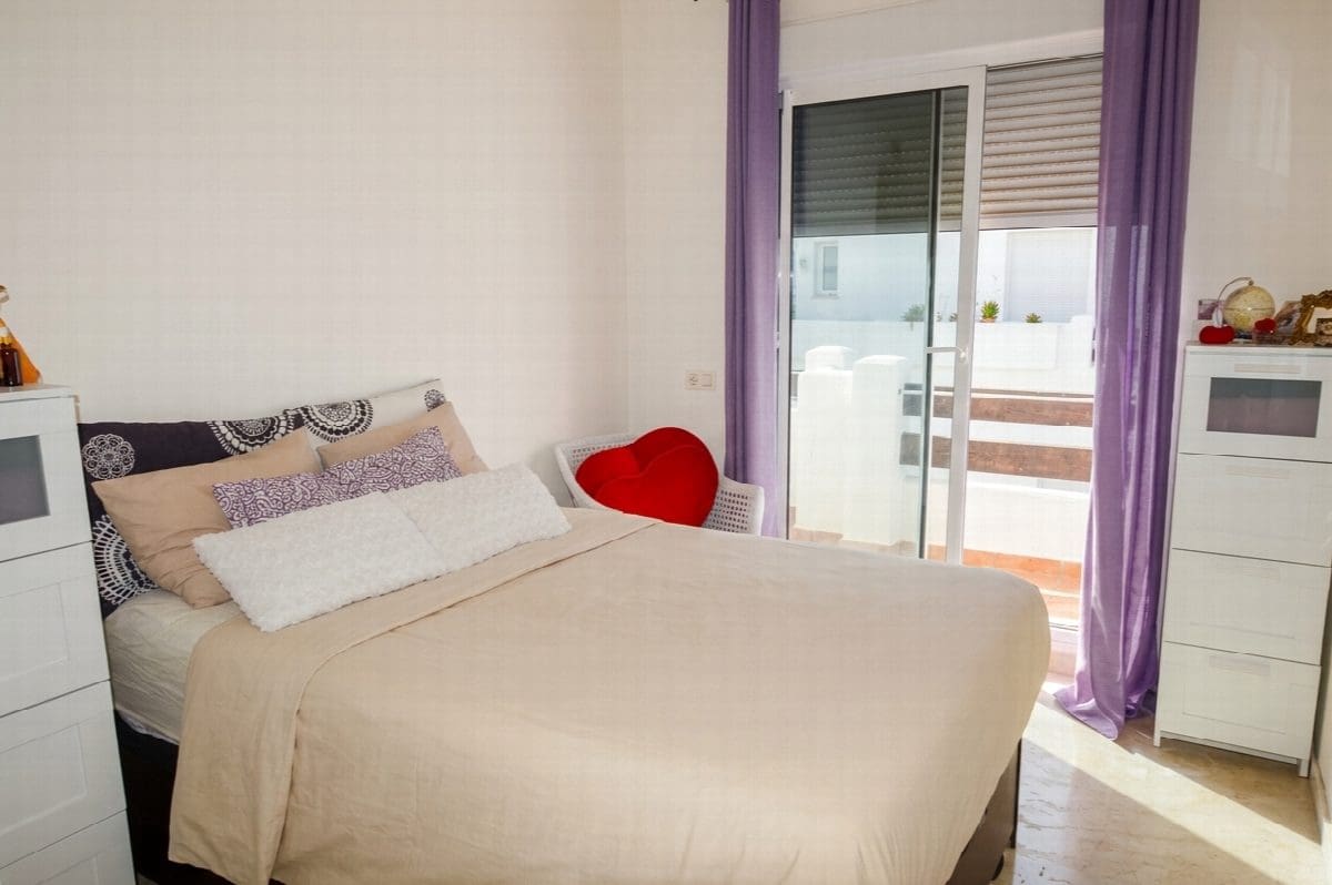 3 chambre Appartement à vendre à Estepona avec piscine garage - 375 000 € (Ref: 10046432)