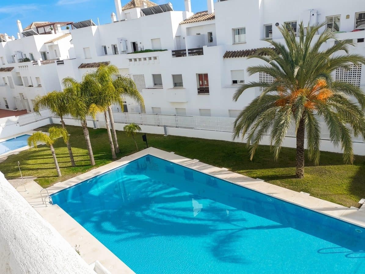 3 chambre Appartement à vendre à Estepona avec piscine garage - 375 000 € (Ref: 10046432)