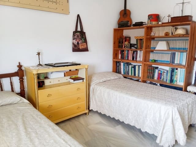 2 Zimmer Apartment zu verkaufen in Centro, Estepona mit Pool - 445.000 € (Ref: 10046433)