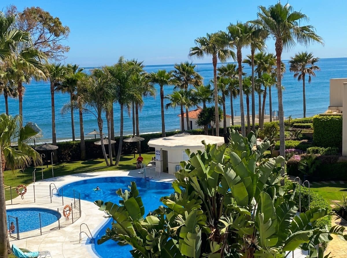2 Zimmer Apartment zu verkaufen in Estepona mit Pool - 445.000 € (Ref: 10046433)