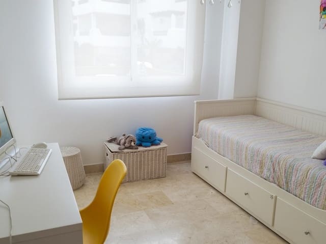 3 bedroom Apartment for sale in La Concha - Resina Golf, Estepona with pool - € 439,000 (Ref: 10046434)