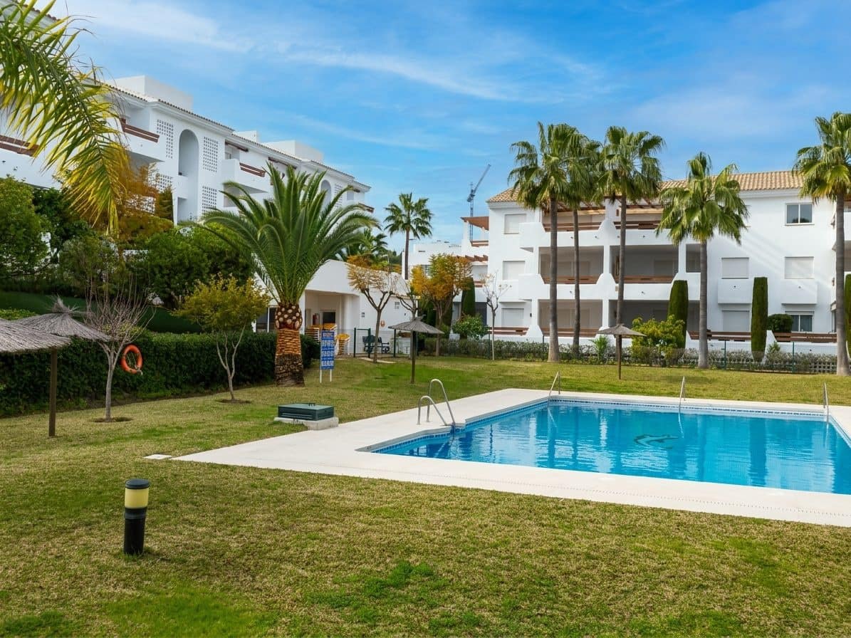 3 bedroom Apartment for sale in New Golden Mile with pool - € 439,000 (Ref: 10046434)