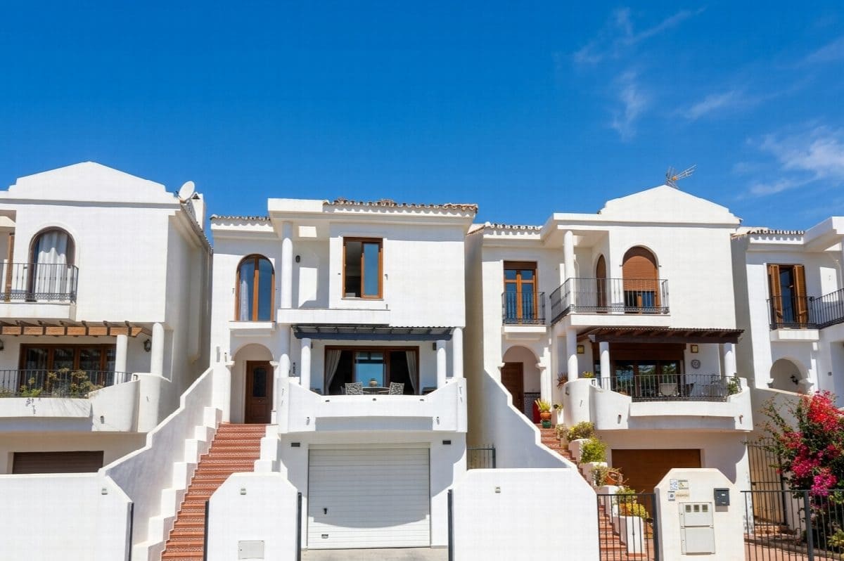 3 sypialnia Willa na sprzedaż w La Duquesa / Puerto de la Duquesa z garażem - 515 000 € (Ref: 10046439)