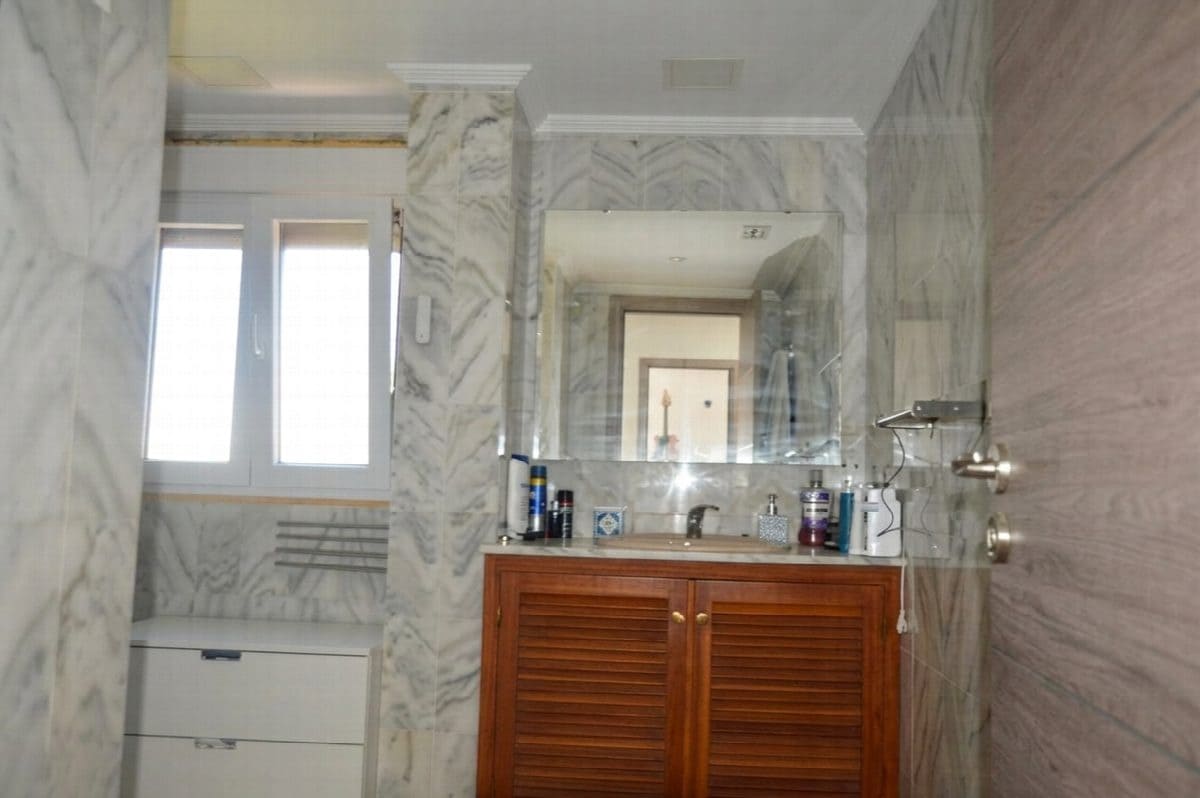 3 sypialnia Willa na sprzedaż w La Duquesa / Puerto de la Duquesa z garażem - 515 000 € (Ref: 10046439)