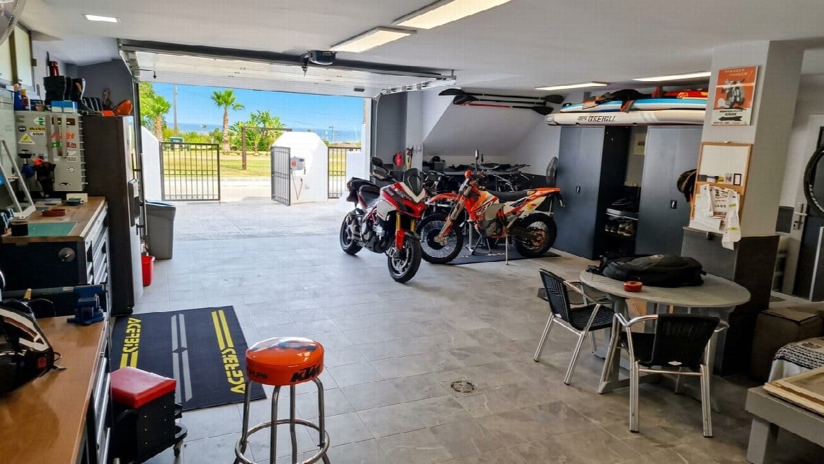 3 sypialnia Willa na sprzedaż w La Duquesa / Puerto de la Duquesa z garażem - 515 000 € (Ref: 10046439)