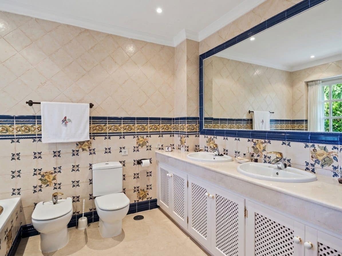 4 sovrum Villa till salu i Benahavis med pool garage - 3 250 000 € (Ref: 10046454)
