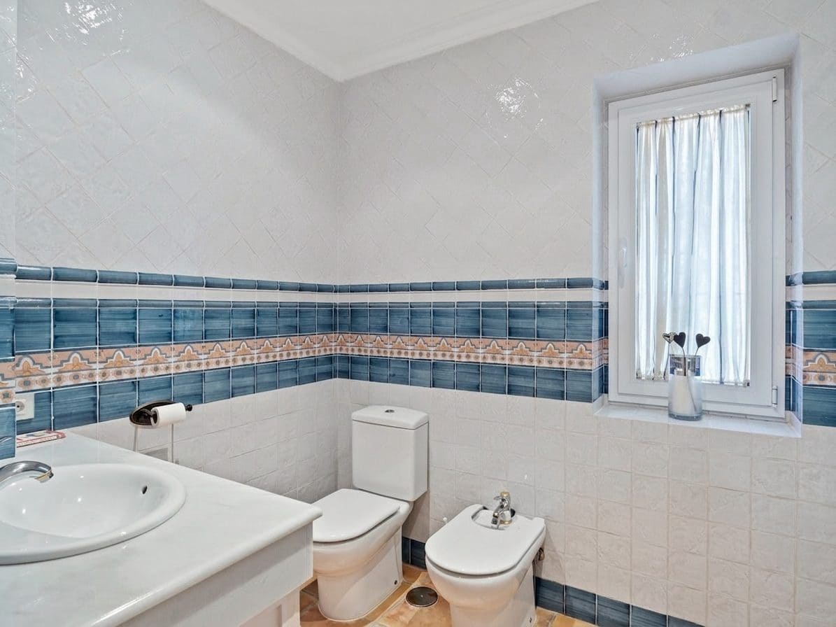 4 sovrum Villa till salu i Benahavis med pool garage - 3 250 000 € (Ref: 10046454)