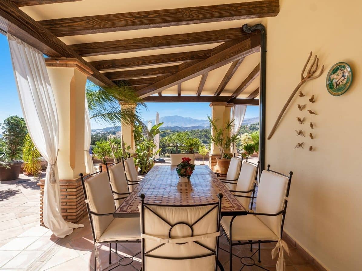 4 sovrum Villa till salu i Benahavis med pool garage - 3 250 000 € (Ref: 10046454)
