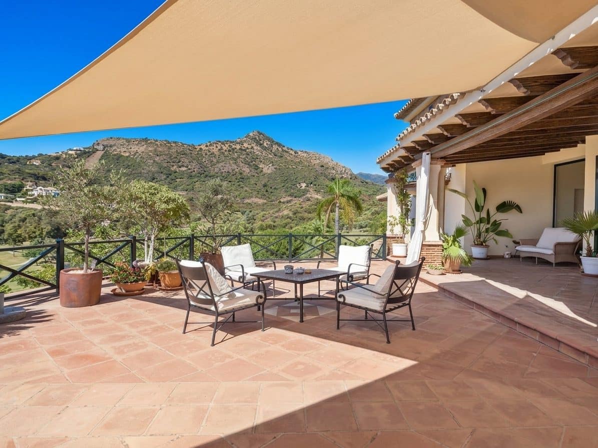 4 sovrum Villa till salu i Benahavis med pool garage - 3 250 000 € (Ref: 10046454)