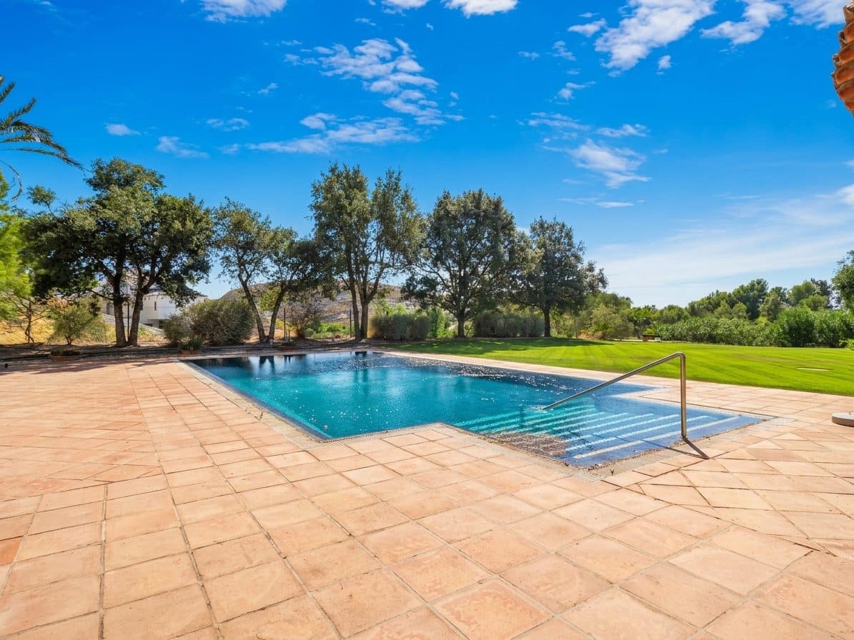 4 sovrum Villa till salu i Benahavis med pool garage - 3 250 000 € (Ref: 10046454)