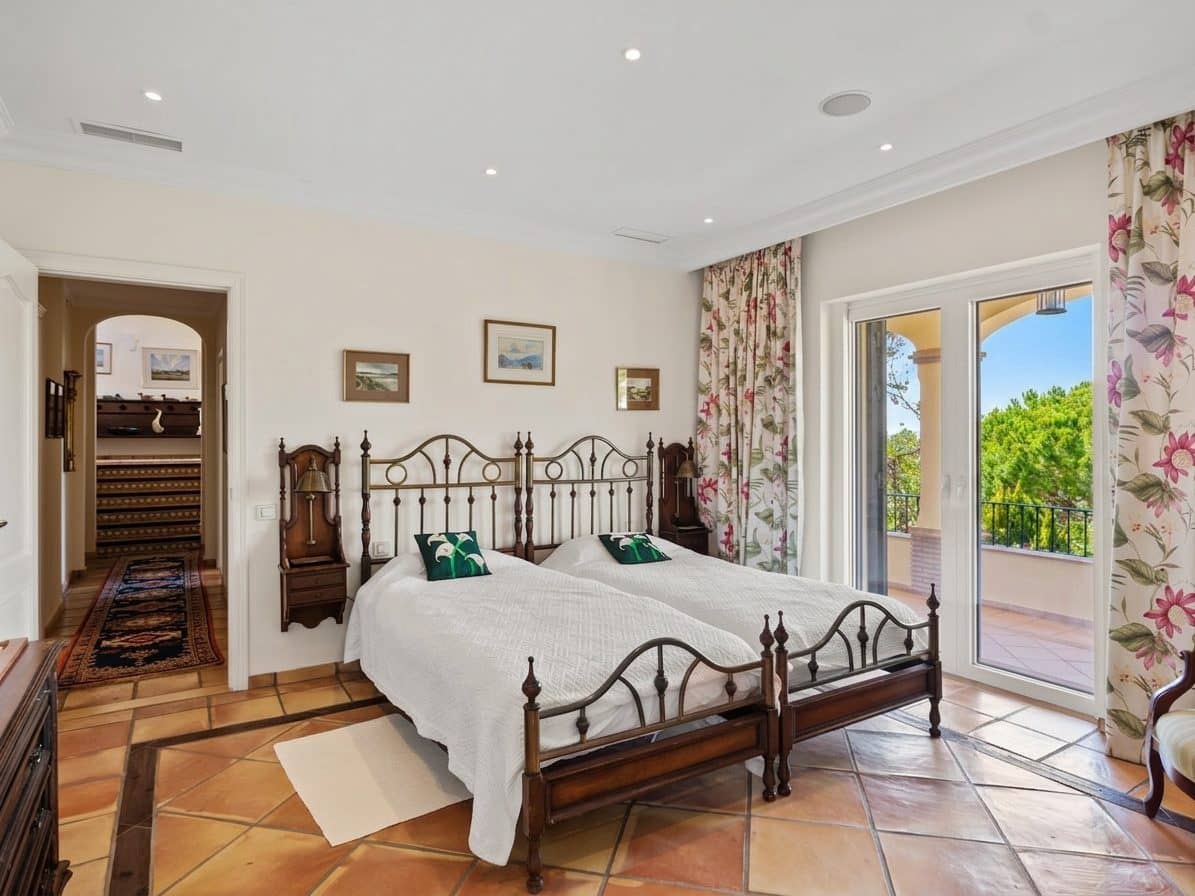 4 sovrum Villa till salu i Benahavis med pool garage - 3 250 000 € (Ref: 10046454)