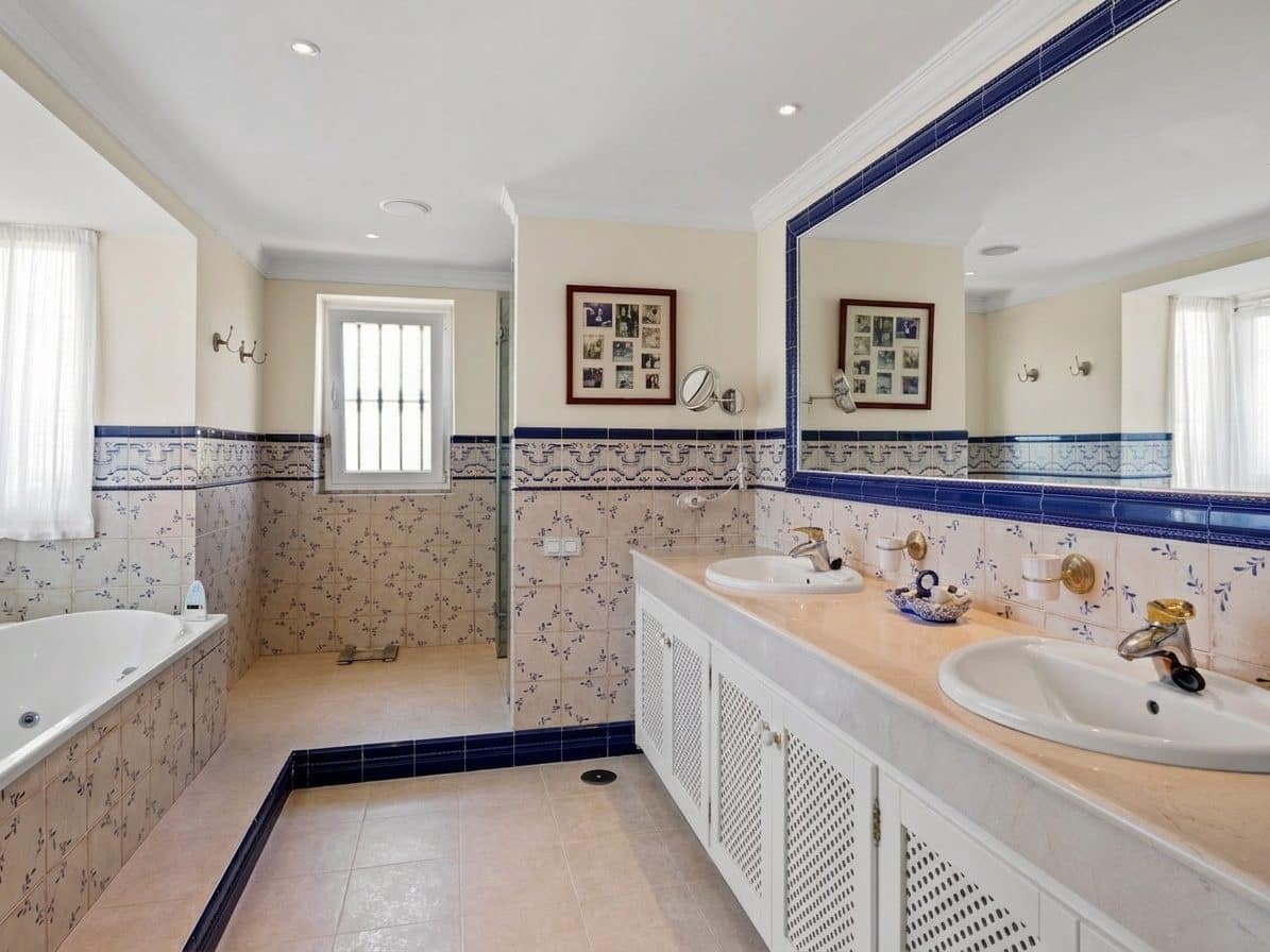 4 sovrum Villa till salu i Benahavis med pool garage - 3 250 000 € (Ref: 10046454)