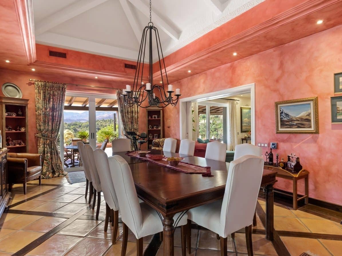 4 sovrum Villa till salu i Benahavis med pool garage - 3 250 000 € (Ref: 10046454)