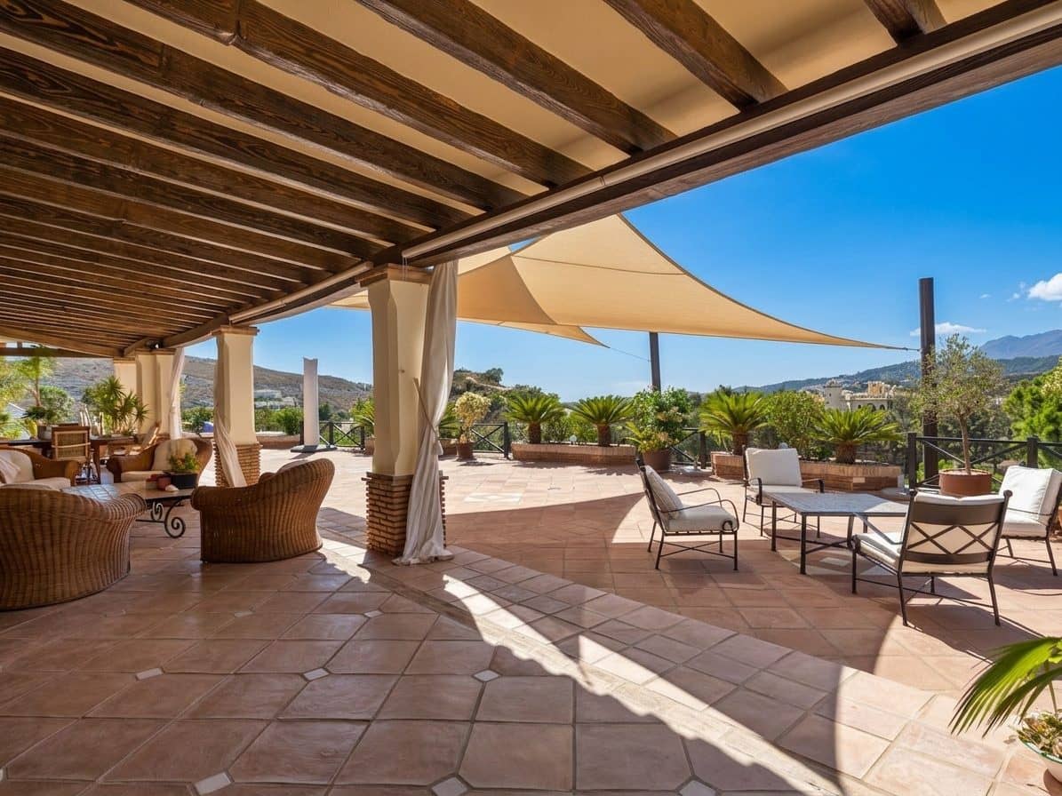 4 sovrum Villa till salu i Benahavis med pool garage - 3 250 000 € (Ref: 10046454)