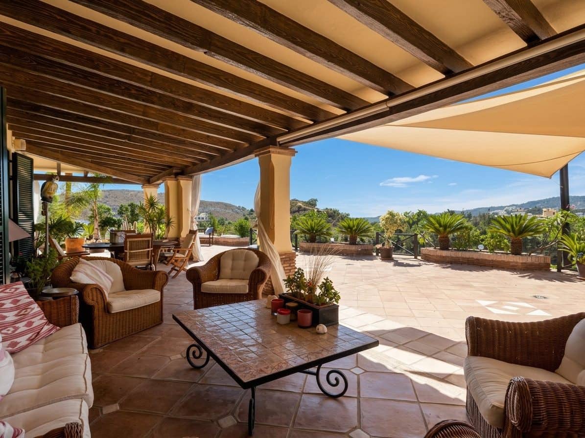 4 sovrum Villa till salu i Benahavis med pool garage - 3 250 000 € (Ref: 10046454)
