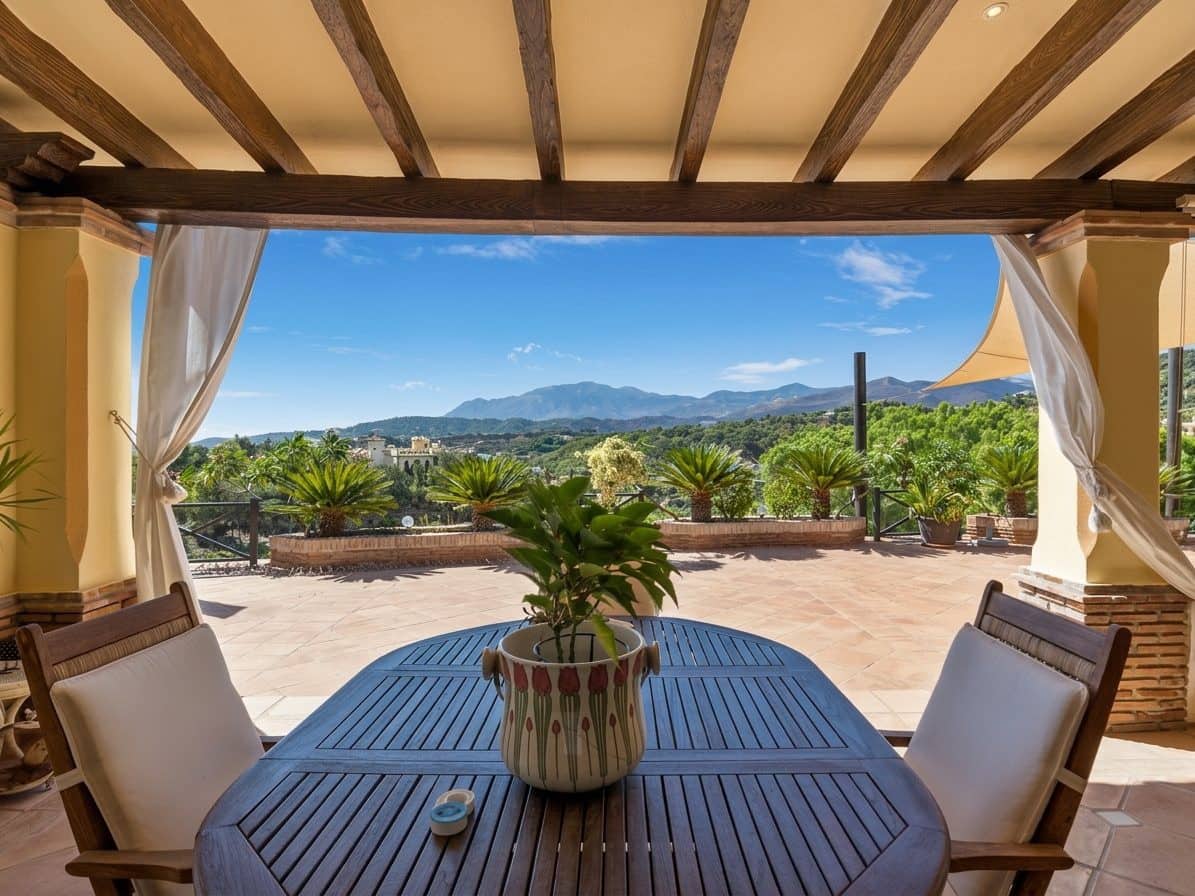 4 sovrum Villa till salu i Benahavis med pool garage - 3 250 000 € (Ref: 10046454)